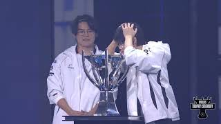 LoL World Champ hits his head with the trophy