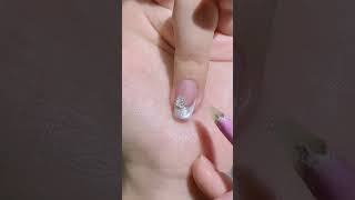 Nail Art Whitish