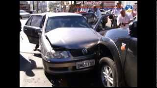 Colisão frontal para o trânsito na av. São Carlos; 3 feridos