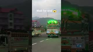 Tata truck ne ye kya kr diya i#trendingshorts #viralshort #trucklife #shorts #shortvideo