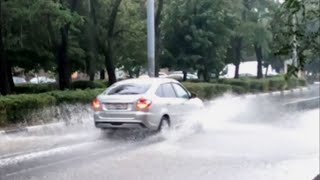 ЛЕТНИЙ ДОЖДЬ. Август 2021. Каменск-Шахтинский. Городские зарисовки.