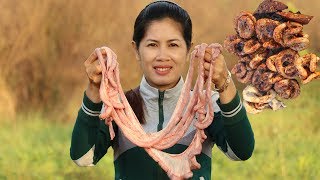 Awesome Cooking Pig intestine -  Beautiful Girl Cook Griller Pork -  Village Food Factory