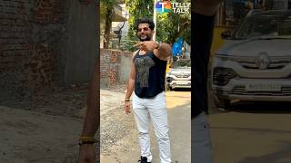 Karanvir Bohra WAITS & shows his inked finger to paps after voting at Maharashtra elections #shorts