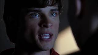 Smallville 3x22 - Lionel gives a key to Clark to a mysterious room at the Luthor Mansion