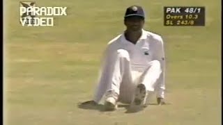 Muttiah #Muralitharan funny dropped catch Sharjah 1997 #shahidafridi #rare