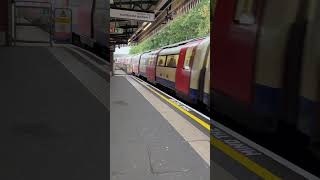 London underground tube in Golders Green Station 🇬🇧 #shot