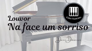 Na face um sorriso | Hino avulso