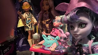 Toy Thursday - Monster High Creepover Twyla - Unboxing And Review