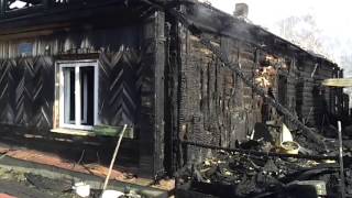 Видео с места пожара в селе Молчаново Томской области. При пожаре погибли восемь человек