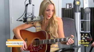 Country Music Star Ashley Monroe Sings "Like A Rose"