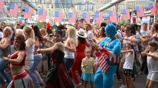 Photos de la flash mob du 4 juillet au Stars'n'Bars à Monaco