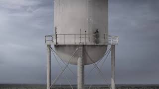 Fear The Walking Dead S4E12 - Morgan looks for better signal | Water tower scene