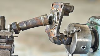 How a genius Man gmade a broken front baxle spindle reusablef must watch the interesting video