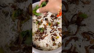 Nizami Style Tasty White Chicken Dum Biryani #indianfood #youtubeshorts #biryani #telugushorts