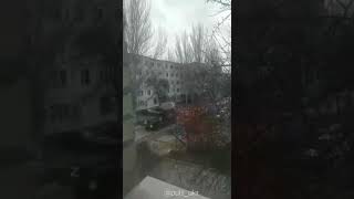 ⚡️В Энергодаре военная техника РФ стоит прямо в дворах мирных жителей. Видео от очевидцев.