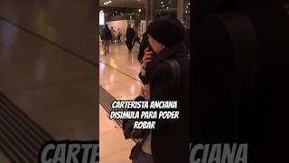 Carterista anciana disimula para robar