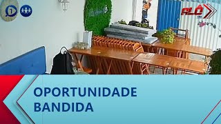 Ladrão rouba bolsa após vítima deixar portão aberto - Alô 190