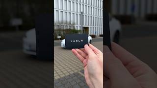 WAS PASSIERT, WENN DU EINE TESLA-SCHLÜSSELKARTE FINDEST?