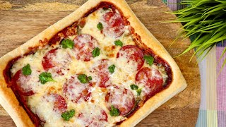 Быстрая пицца с колбасой на слоеном тесте. Вкусная пицца дома / Homemade Pizza. Very fast. Eng sub