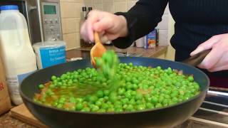 Green Peas Stew With Fried Eggs Recipe