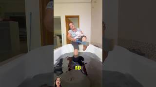 ELA NÃO TOMA BANHO 🛁 #shortsvideo #dueto #memes #humor #duet