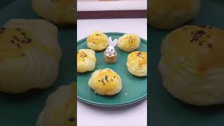 A new way to eat egg tart glutinous rice balls