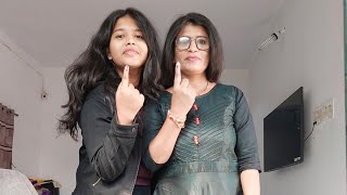 Dr Komal ne first bar Kiya voting .Maa beti k alag alag center to hogai dikkat