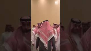 ردة فعل الأمير محمد بن سلمان عندما قاطعه مواطن وطلب منه هذا الشيء