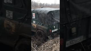 469й уаз ездит вокруг застрявшего патриота #uaz #offroad #джиперы #бездорожье #jeep #uazpatriot #4x4