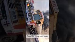 🔥😥Roj Roj ye sab #bus #busfire #fire #trending #viral #ytshorts #ytshortsindia #shorts #short