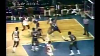 The Battle of The Giants   Wilt Chamberlain versus Kareem Abdul Jabbar