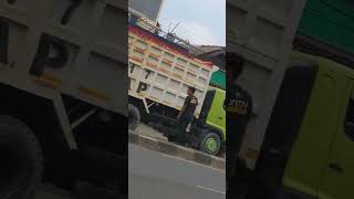 hati hati kalo mau nyebrang jalan