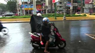 雨のホーチミン