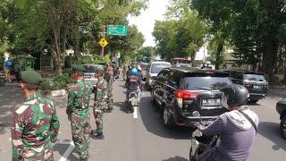 Melihat persiapan pengamanan kirab Royal Wedding Kaesang & Erina di Jl. Slamet Riyadi Surakarta