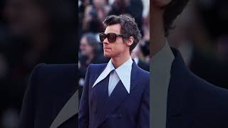 One year since Harry Styles absolutely rocked the Red Carpet for DWD premiere at Venice! ❤️‍🔥