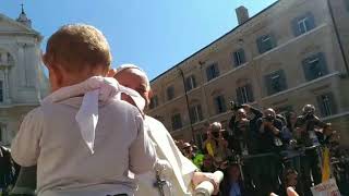 Mattia Fattori con papa Francesco