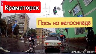 Краматорск.Лось на велосипеде.