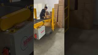 how to load unregular packages in container easily and efficiently  #loadingtrucks #conveyor #load