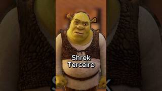 Tem uma referência MUITO BOA no Merlin de Shrek Terceiro