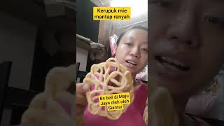 Kerupuk Mie mantap renyah bisa beli di Maju Jaya Oleh oleh depan roti Ganda