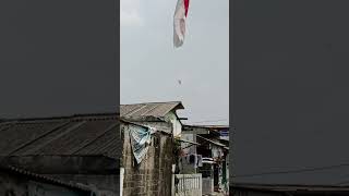 Helikopter Pengibar Bendera Lewat Duwur Gentheng Daerah Cipadu