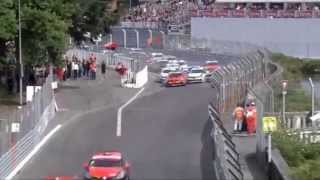 Clio Cup 2014 at Pau, Big crash at the start