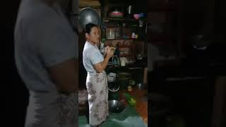 Ki sanuy masak bareng ibu ibu di kasepuhan citorek