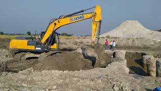 XCMG Excavator XE215C | Digging soil in construction work