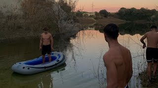 nos tiramos con una BARCA HINCHABLE en el lago de una DEPURADORA