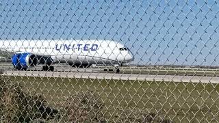 United airlines 787-10 dreamliner landing at Chicago O'hare, arriving from Munich