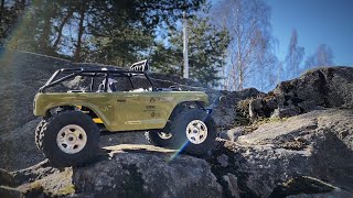 Rock crawling with an Axial SCX24 Deadbolt