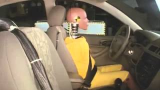 Crash Test2005 Ford Focus 4-door side test