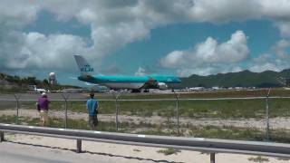 KLM Boeing 747 fly away from St. Maarten (1080p)