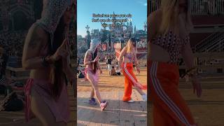 Ensinei ela a dançar no meio da festa 😱 Shuffle Dance no Tomorrowland 2024 #tutorial #dance #shorts